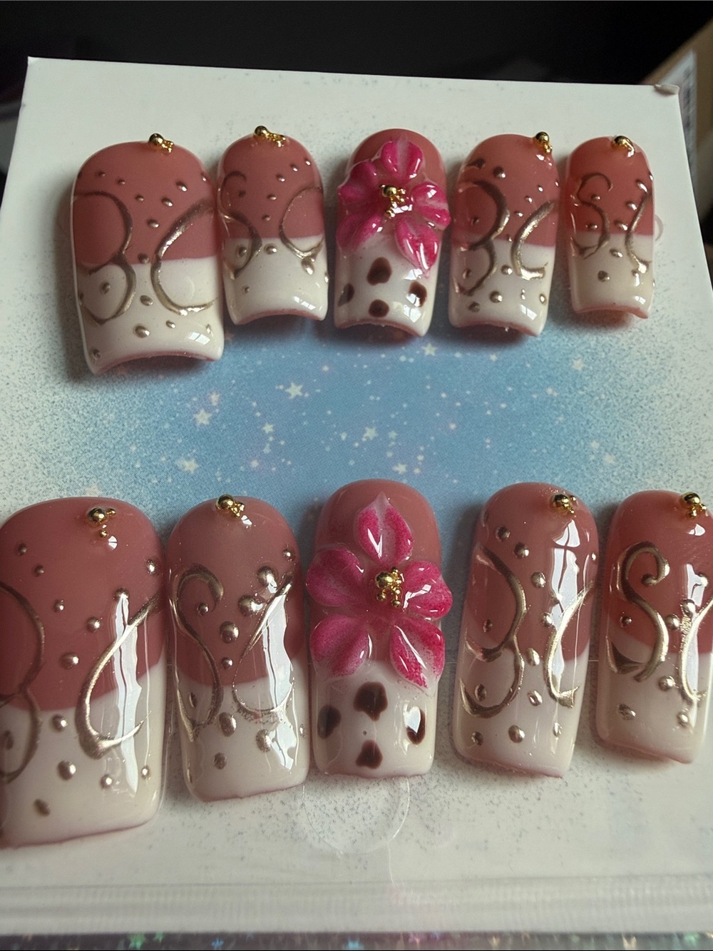 Peach Pink Floral Press-On Nails Set - Elegant Short French Tips - Picture 3 of 3